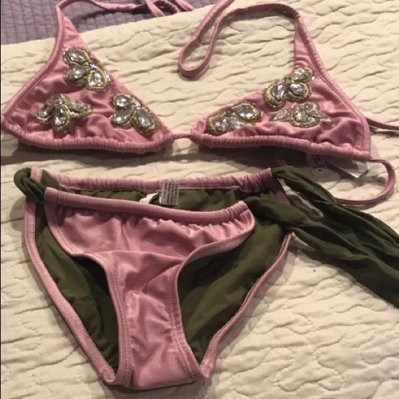 Bathing suits - Picture 2 of 5